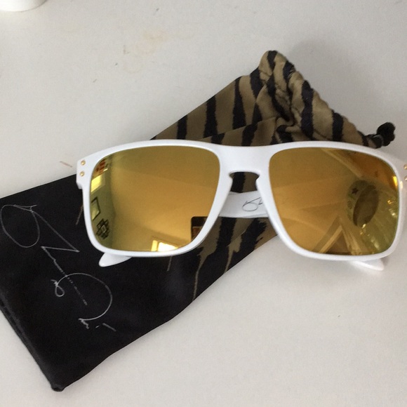Oakley Accessories - Oakley Sunglasses Oakley Accessories - Oakley Sunglasses